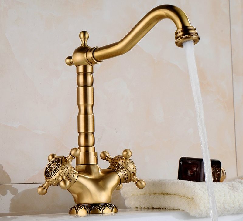 Robinet de salle de bain en bronze égyptien