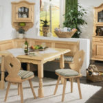 Mobilier beige pour le coin repas de la cuisine