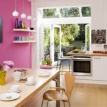 Conception de cuisine murale d'accent rose