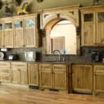 Set cucina in legno lineare in stile country