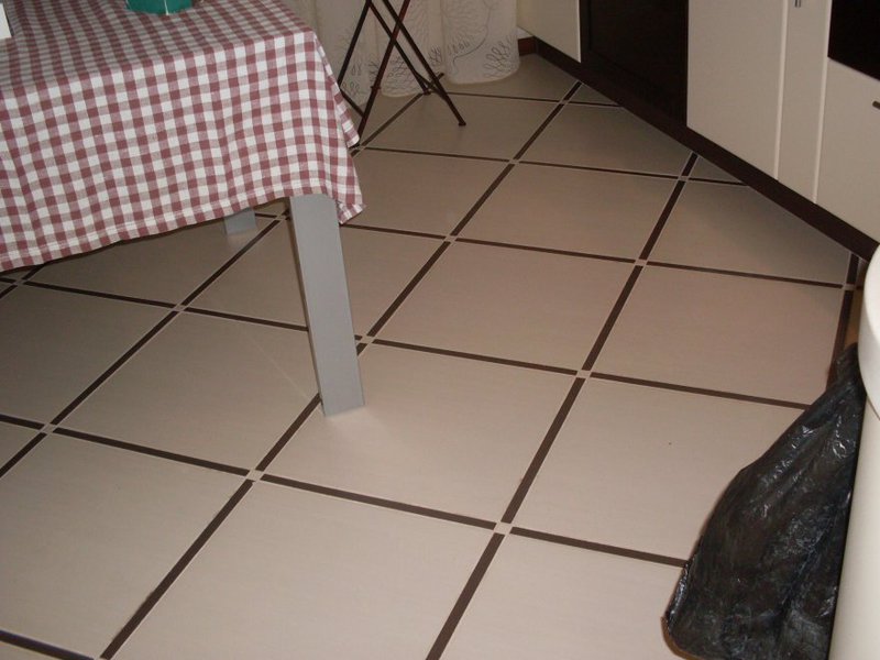 Ceramic floor in the kitchen of Khrushchev