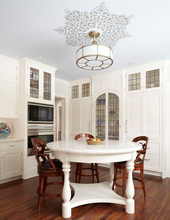 Table de cuisine ronde en bois blanc