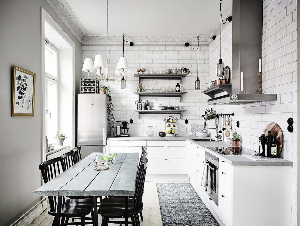 Murs de cuisine de style scandinave blanc