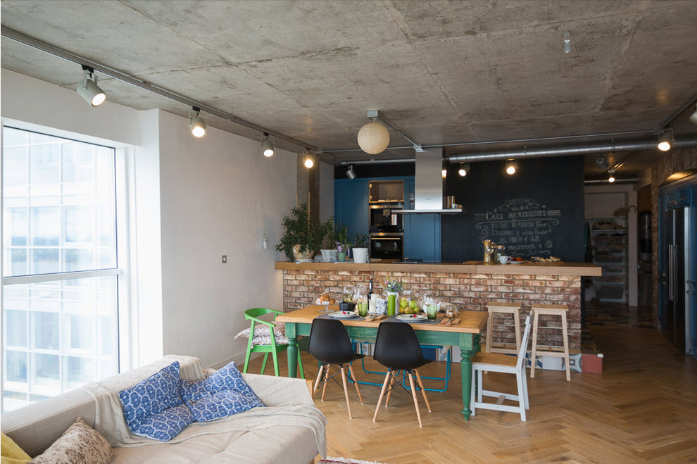 Plafond en béton dans la conception de la cuisine