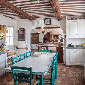 Spaziosa cucina in una casa rurale