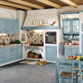 Facciate della cucina in stile country blu