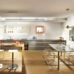 Design cucina ad alta tecnologia in una casa di campagna