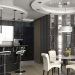 Design della cucina con soffitto a più livelli