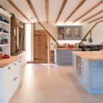 Travi del soffitto all'interno della cucina