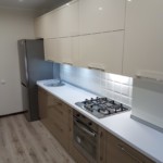 Set da cucina minimalista a contrasto