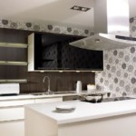 Cucina design con cappa a soffitto