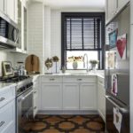 Cucina design con pavimento in parquet