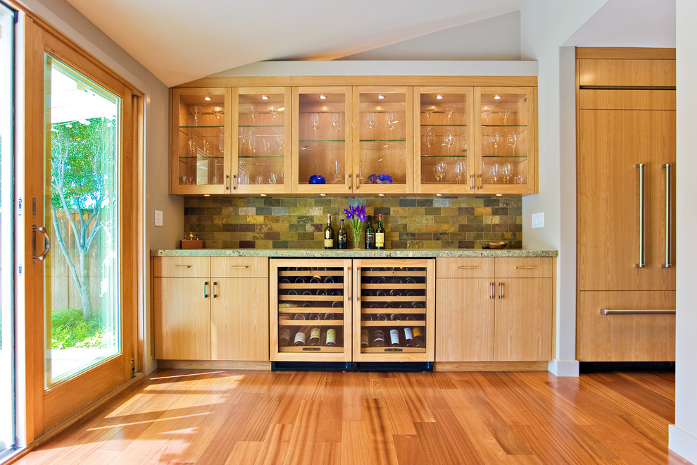 Plancher en bois dans un intérieur de cuisine de style moderne