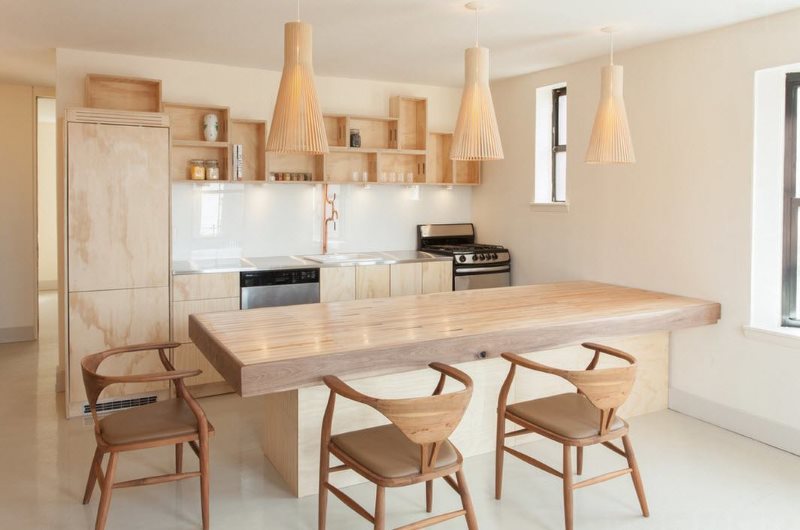 Mobili in legno in una cucina in stile eco