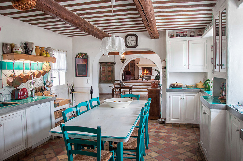 Cucina rurale nello stile della Provenza francese