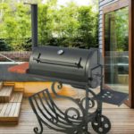 barbecue mobile sulla terrazza di una casa privata