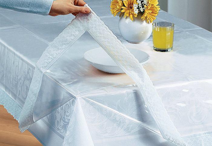 Utilisation d'une toile cirée transparente sur une nappe de cuisine