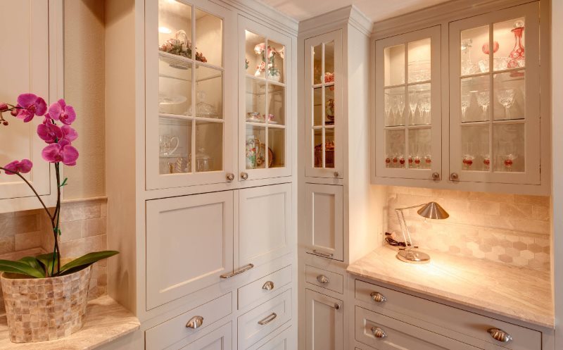 Backlit corner cabinets in a 9 square kitchen