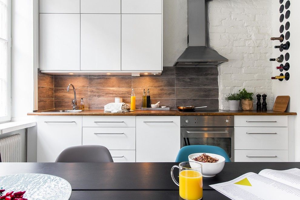 Layout lineare della cucina in stile scandinavo