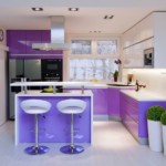 Cucina alla moda in viola.