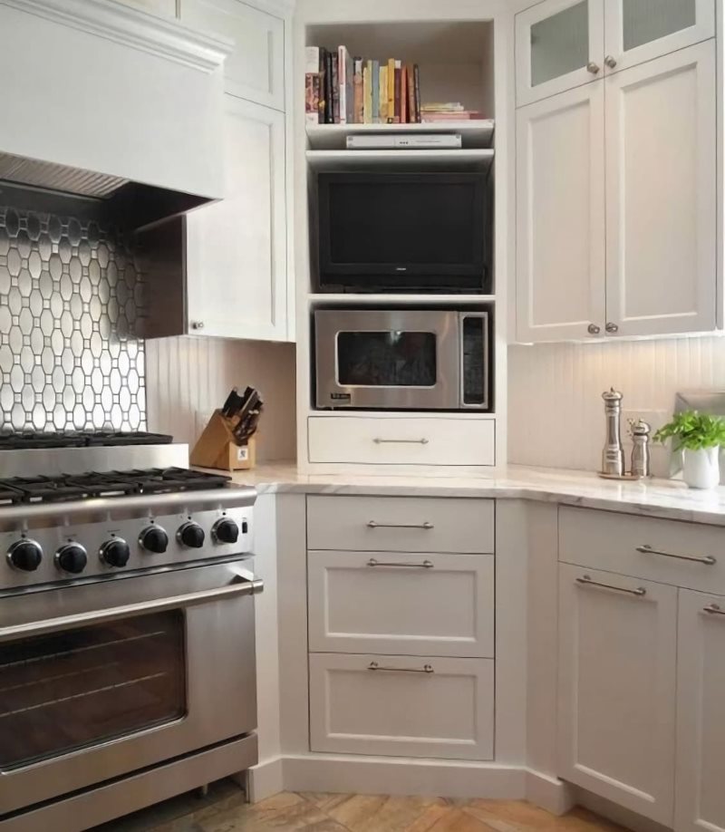 Corner kitchen unit with microwave