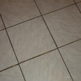 Différentes coutures entre les carreaux de deuxième classe