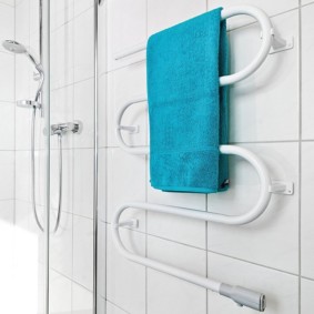 scaldasalviette elettrico riscaldato foto interna bagno