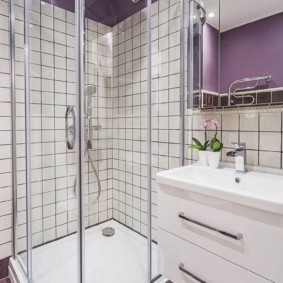 Corner shower with glass doors