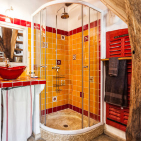 Beautiful bathtub with bright finishes