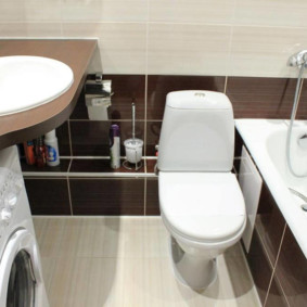 Compact floor toilet model