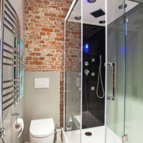 Brickwork in the interior of the bathroom