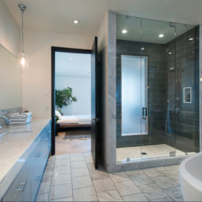 Spotlights on the ceiling in the shower