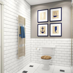 Décor de toilette avec des peintures modulaires