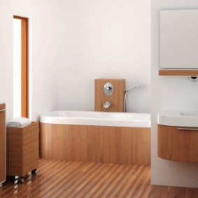 Colore marrone all'interno del bagno