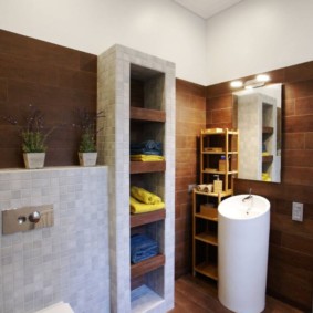 Built-in shelves in a modern bathroom