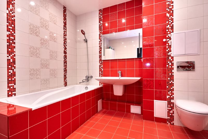 Intérieur d'une salle de bain moderne en rouge et blanc