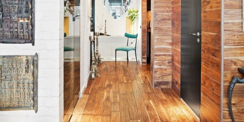 stratifié sur le mur dans les idées de décoration de couloir