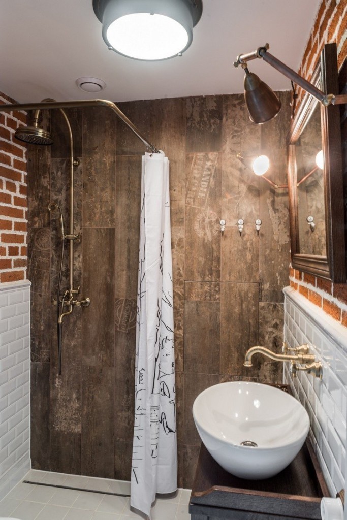 Support de douche dans la salle de bain de style loft