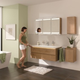 armoire suspendue dans la salle de bain design photo