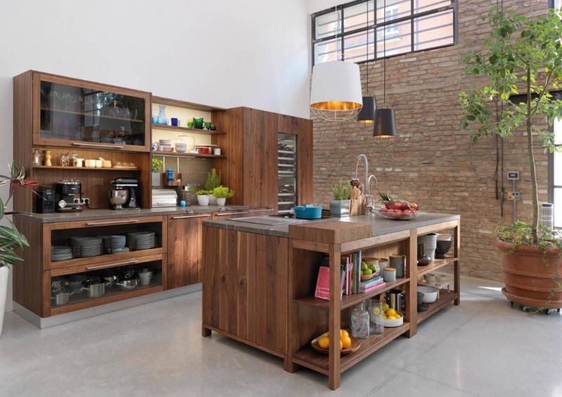 Îlot de cuisine en bois dans la cuisine du salon