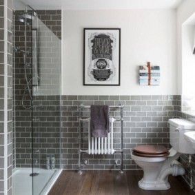 Plancher en bois dans une salle de bain moderne