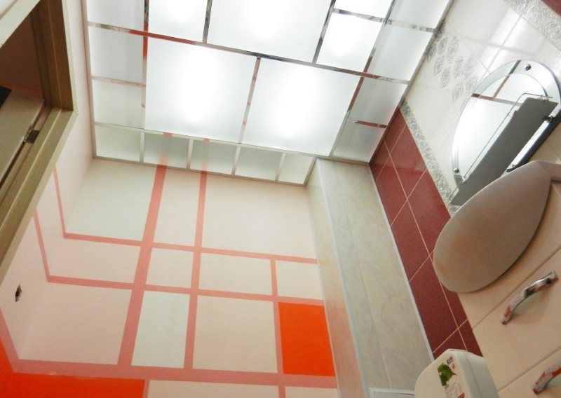 Luce diffusa nel bagno con soffitto acrilico