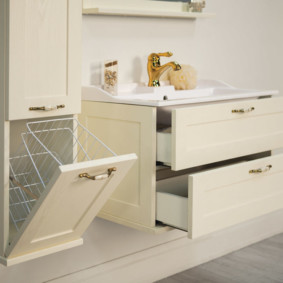 custodia armadio con un cesto della biancheria per un design idee bagno