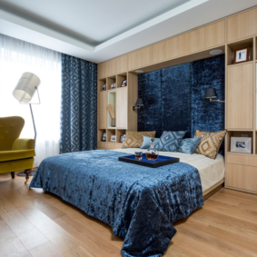 armoires sur le lit dans la chambre design photo