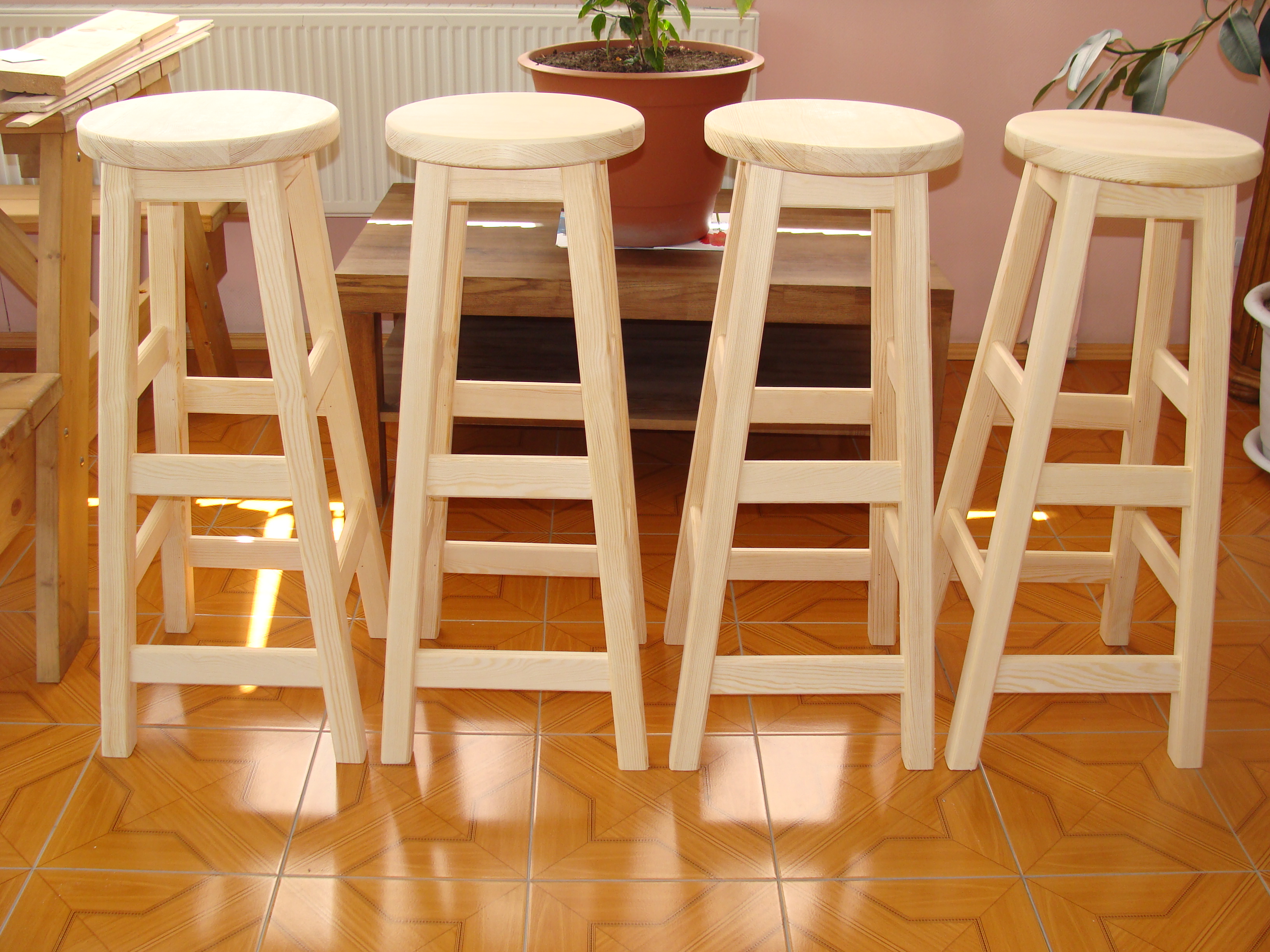 tabourets hauts de bar en bois