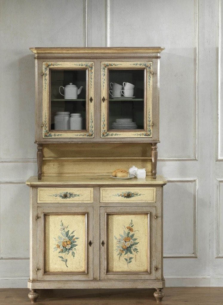 Commode de grand-mère à l'intérieur d'une maison de campagne