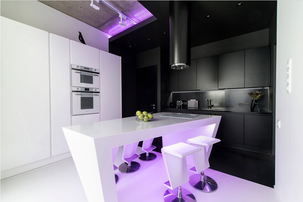 Mobilier de cuisine high-tech noir et blanc