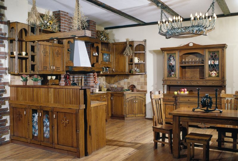 Antica cucina in legno di massello di rovere