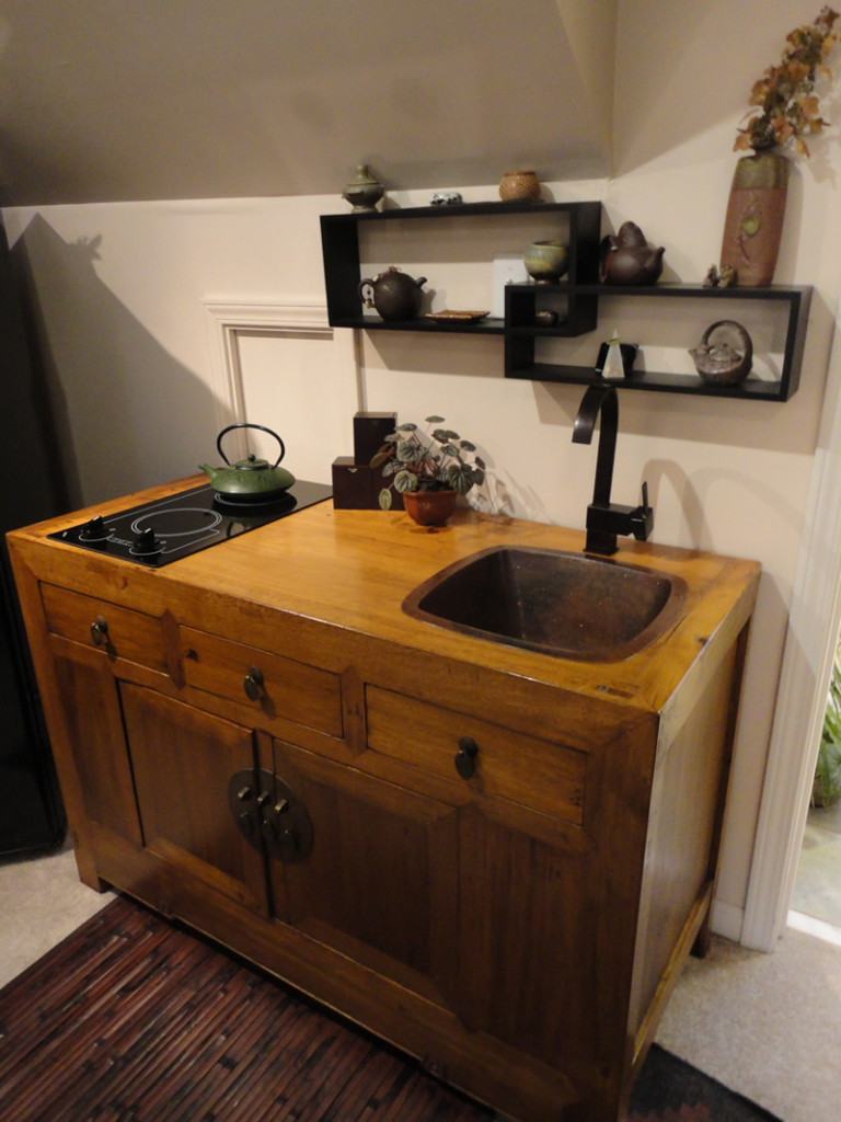 Kitchenette en bois naturel fait maison