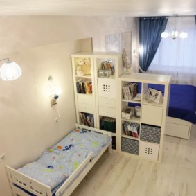 chambre à coucher et chambre d'enfant dans une pièce